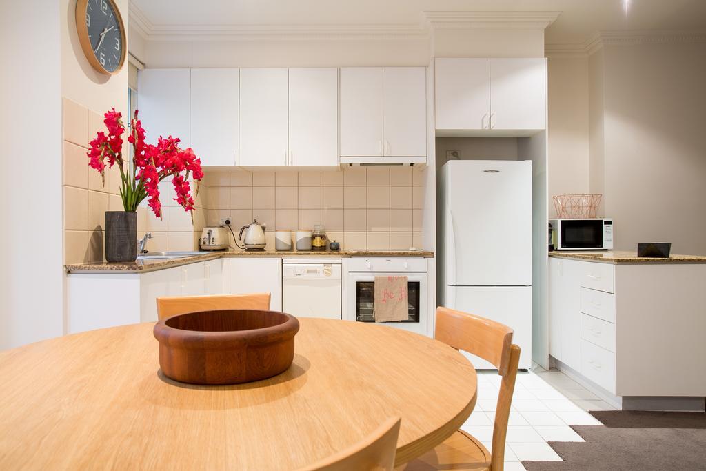 1 Exhibition Apartment Hotel ملبورن الغرفة الصورة